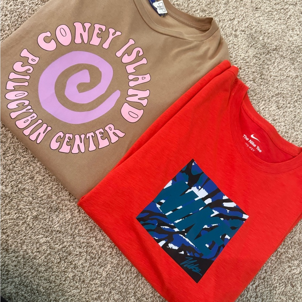 Men’s Nike Brown and Red Short Sleeve Tees